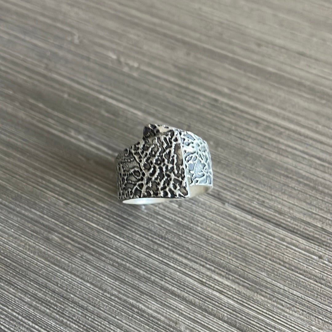 Texture Overlap Adj Ring Sz 7.5-9