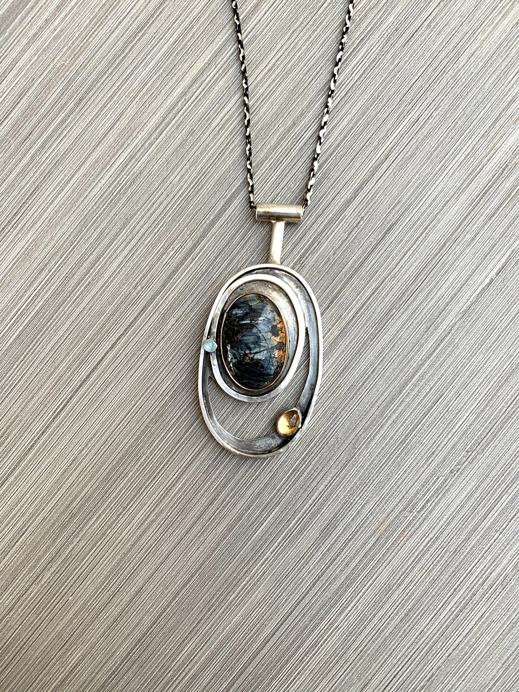 Orbite Elliptique Pendant Necklace